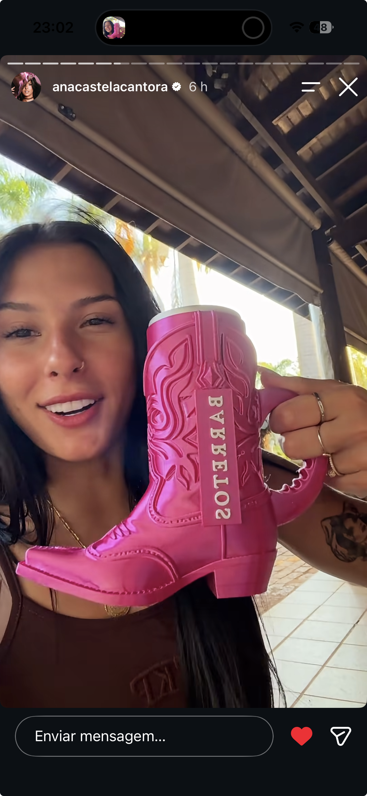 Ana Castela usando a Bota 3D